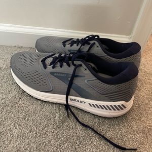 Brooks Running Men’s Beast 20